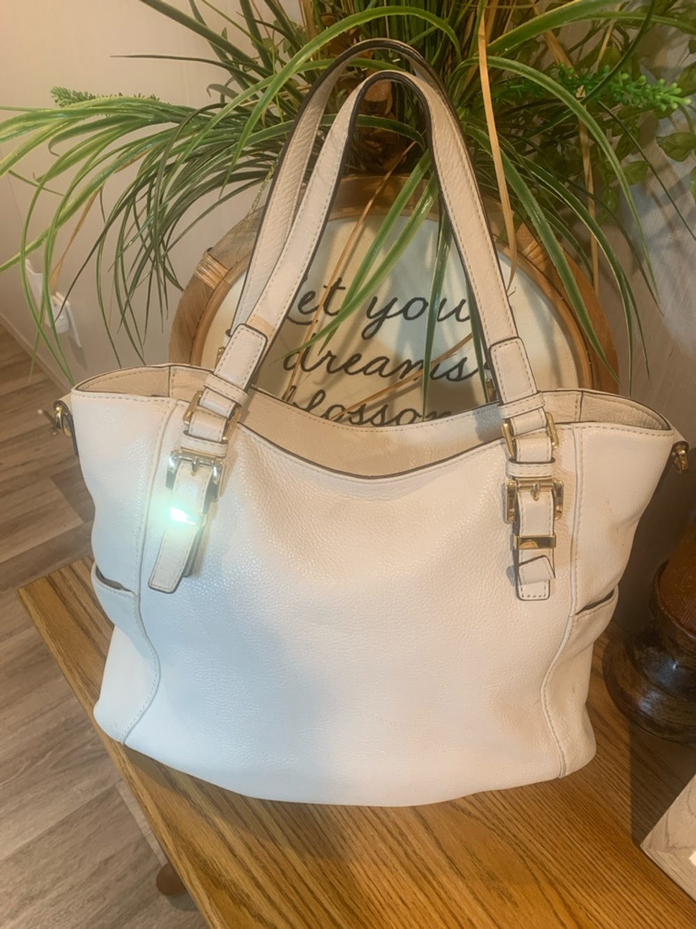 Michael Kors Cream Leather Shoulder Bag with Gold Hardware - Picture 7 of 16